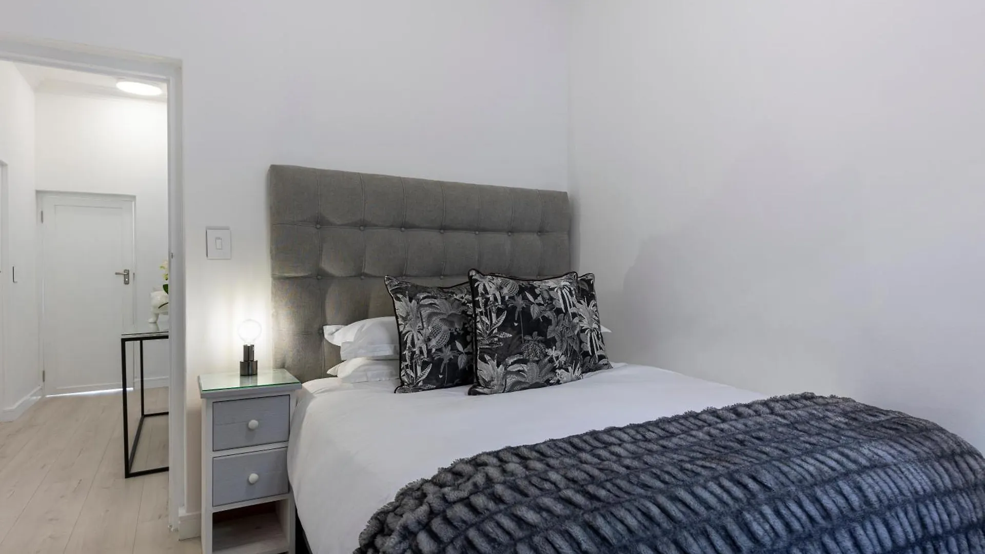 Clifton Yolo Spaces - Clifton Beachfront Apartments ケープタウン