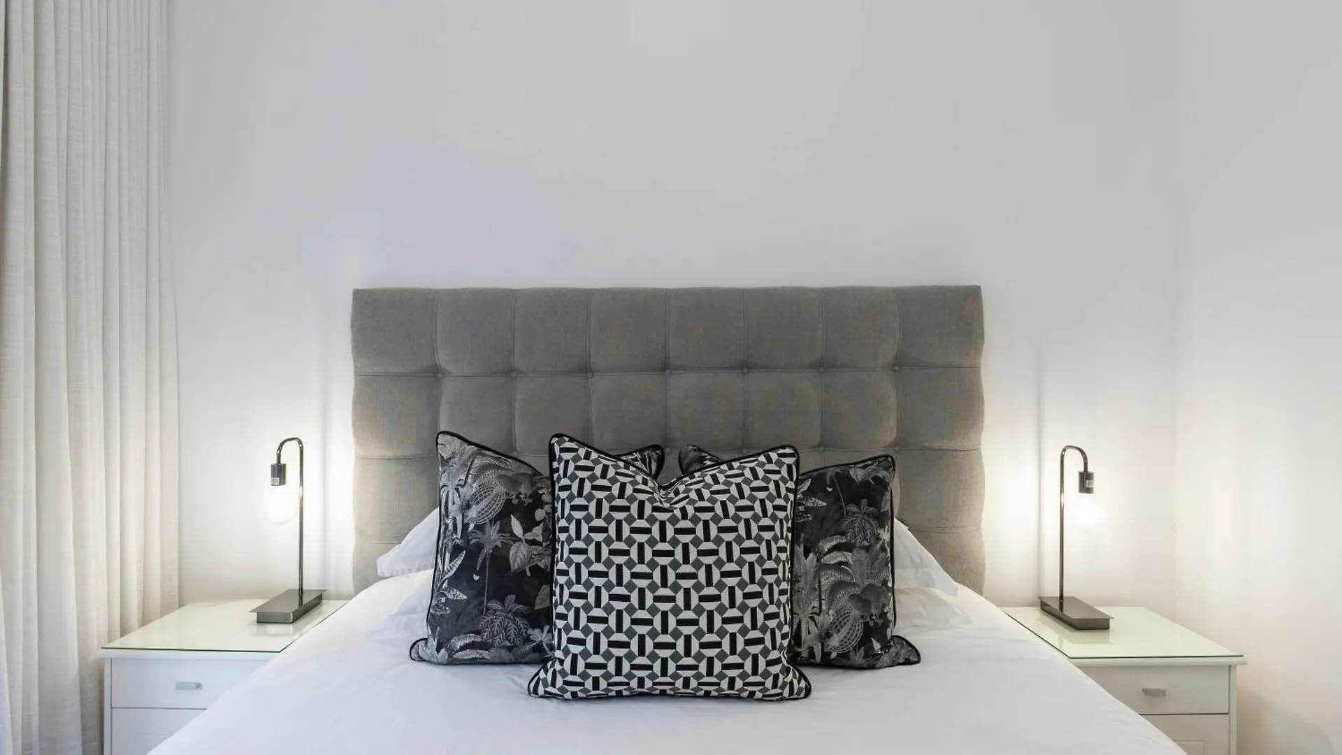 Clifton Yolo Spaces - Clifton Beachfront Apartments ケープタウン