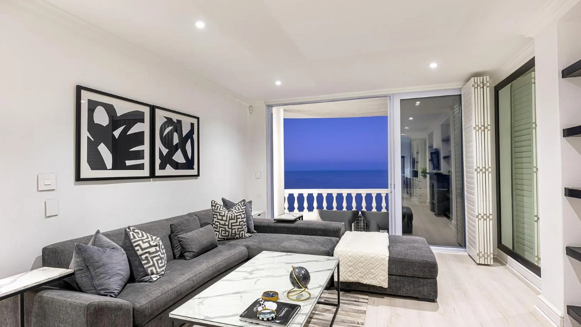 Clifton Yolo Spaces - Clifton Beachfront Apartments ケープタウン 0*,  南アフリカ