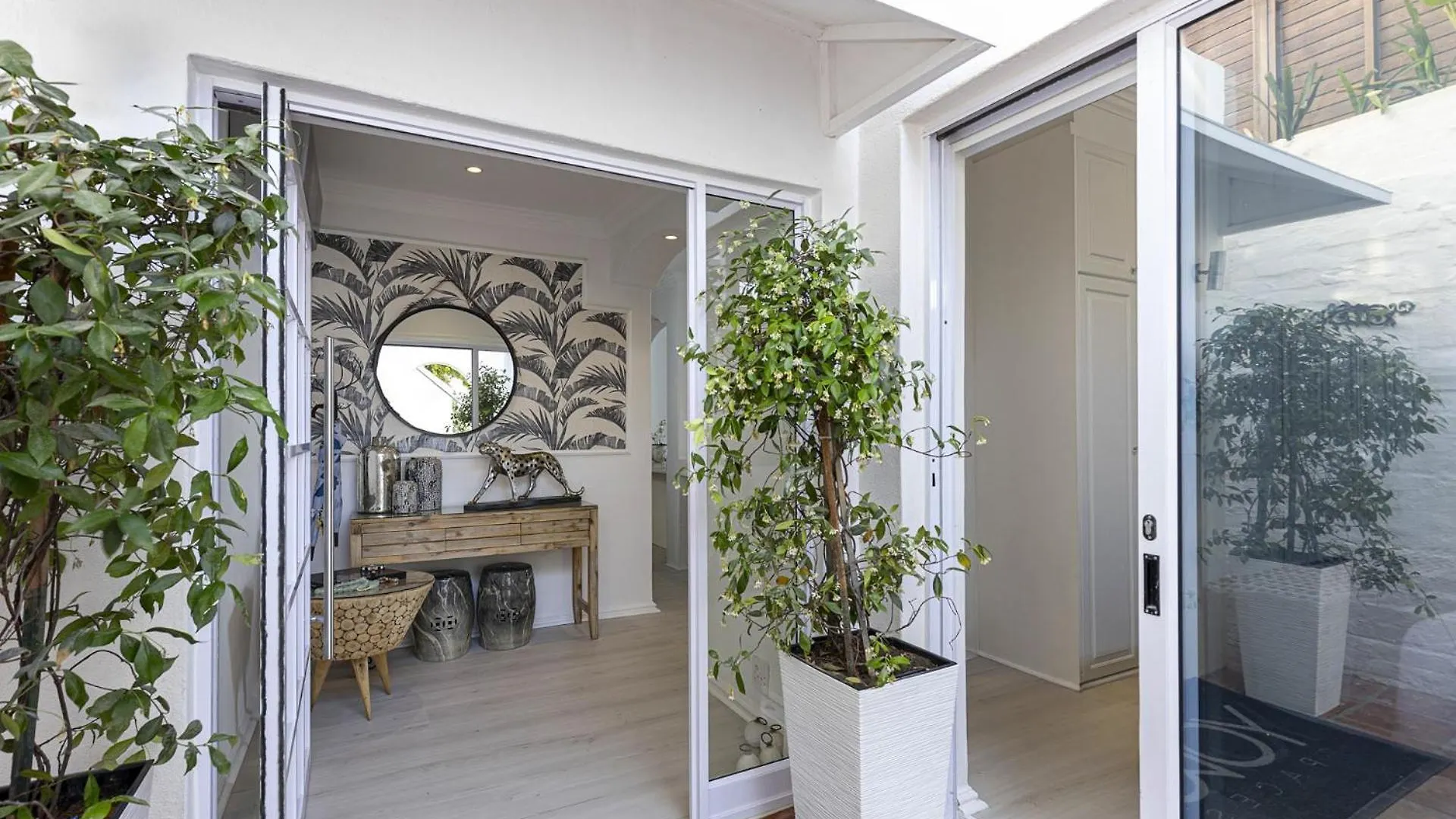 Clifton Yolo Spaces - Clifton Beachfront Apartments ケープタウン